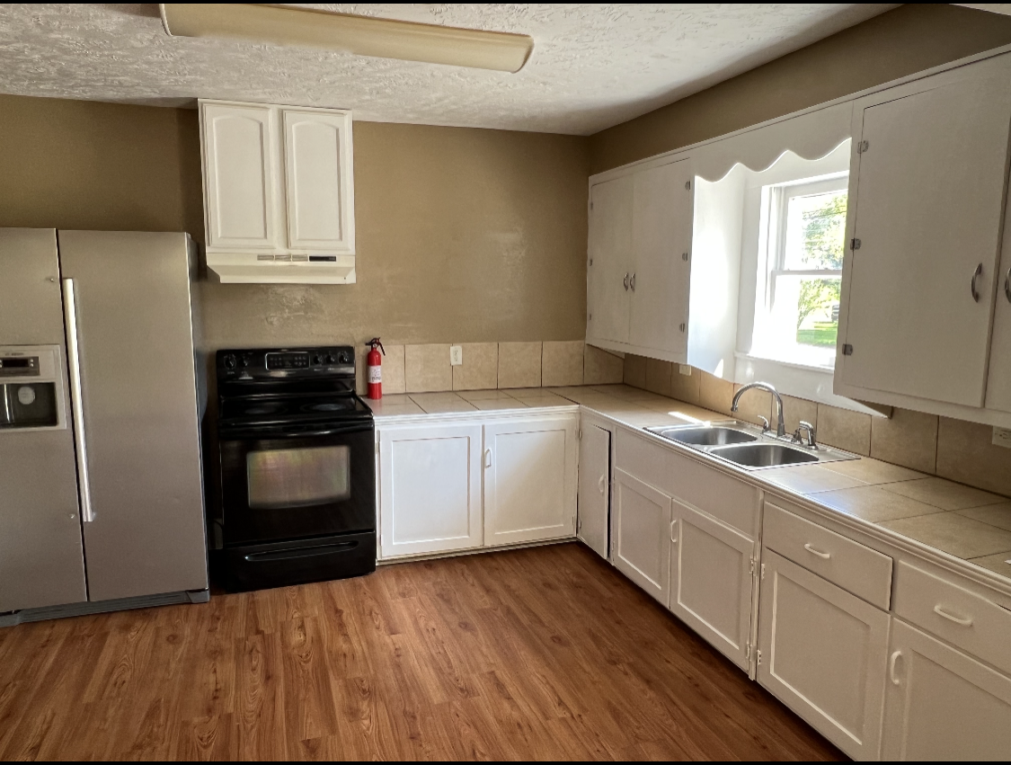 925 Gulf St #1 - Photo 2 of 5