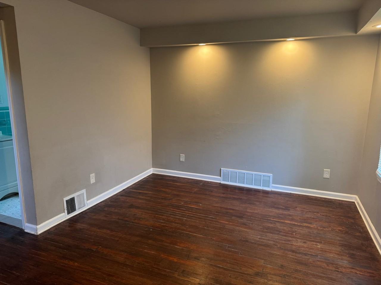 4845 University Place #1 - Photo 2 of 7