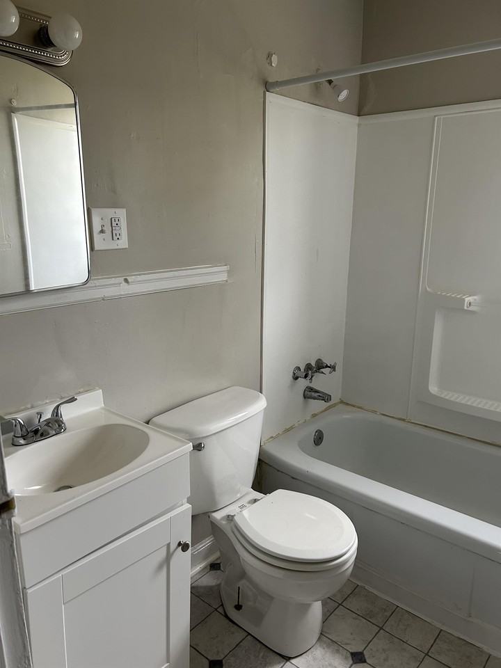1630 Henry Avenue #1 - Photo 4 of 7