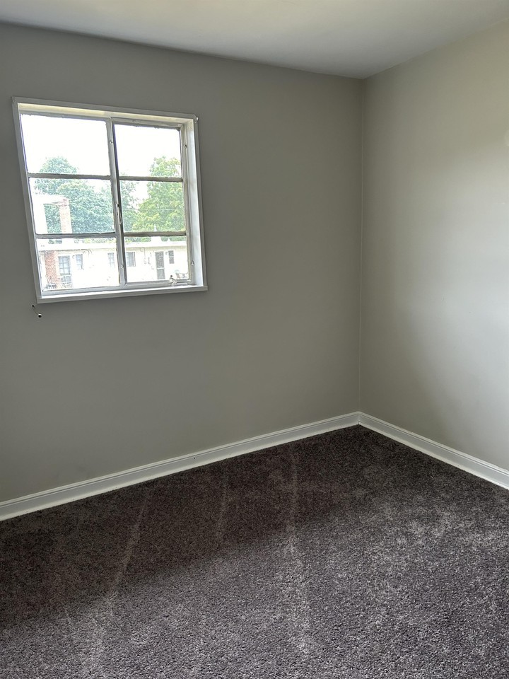 1630 Henry Avenue #1 - Photo 5 of 7