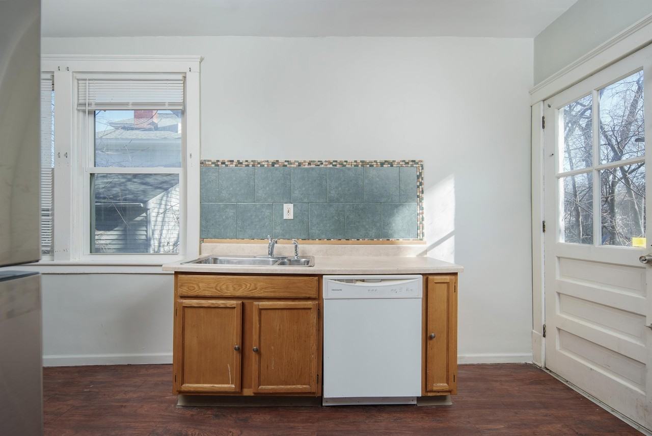 814 Lancaster Street #SF - Photo 3 of 32