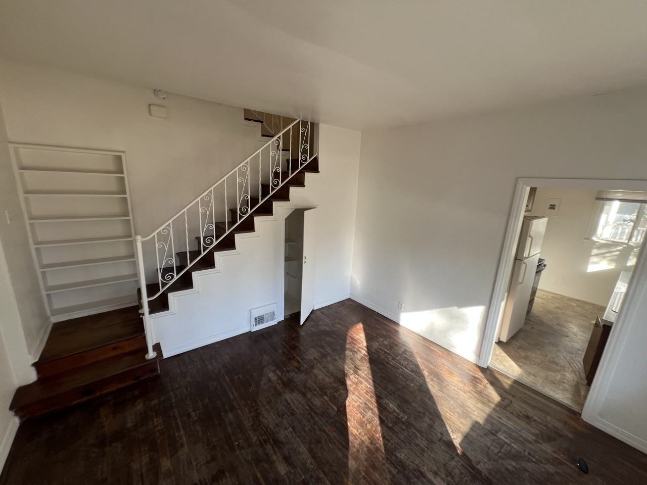 1203 11th St #B - Photo 2 of 9
