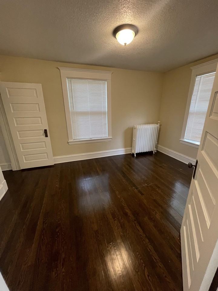 970 East Reaney Avenue #3 - Photo 3 of 4