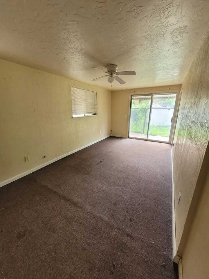 1211 W Oak Ave #1-2 - Photo 4 of 6