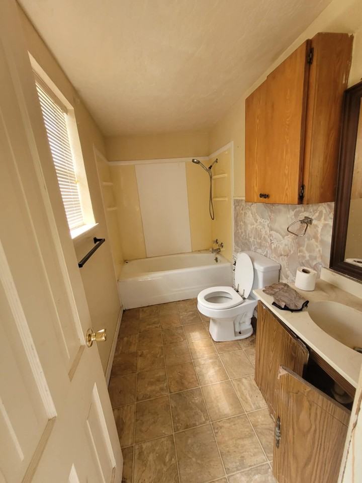 1211 W Oak Ave #1-2 - Photo 6 of 6