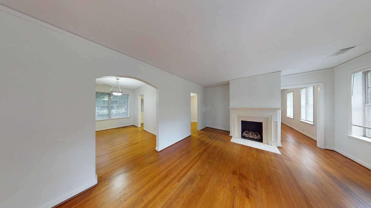 900 East Edgemont Avenue #900 - Photo 2 of 16