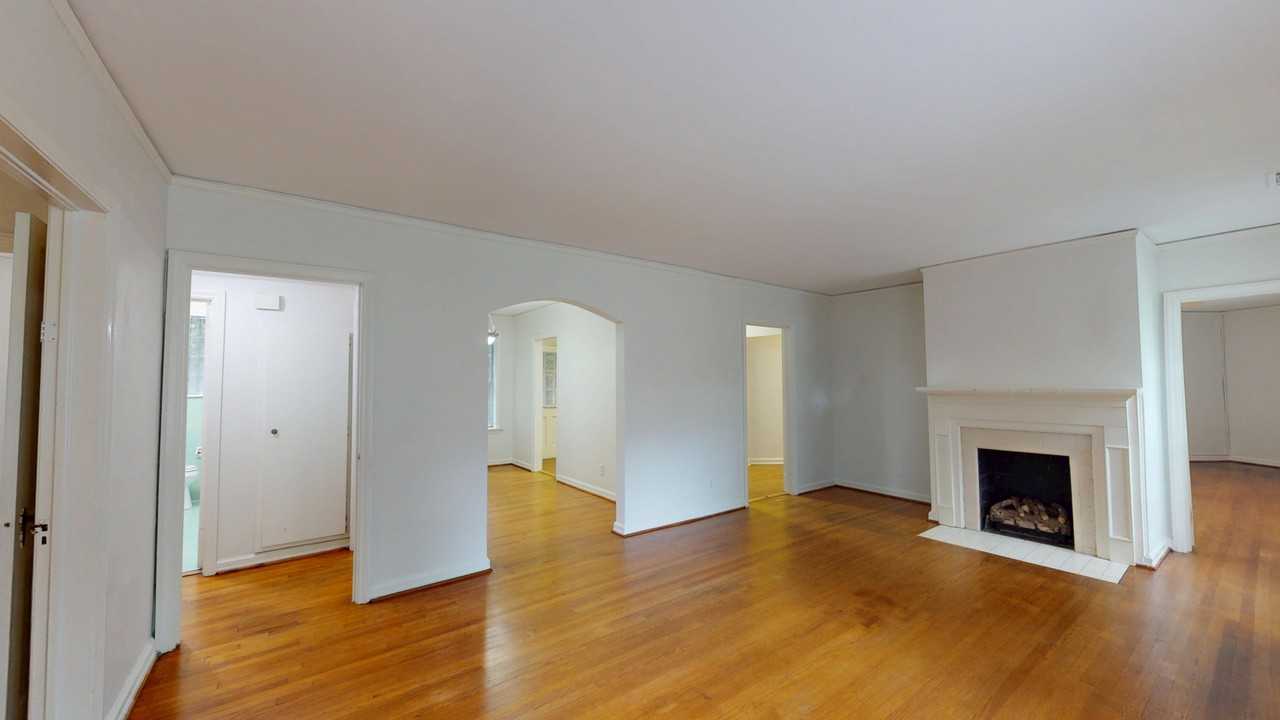 900 East Edgemont Avenue #900 - Photo 3 of 16