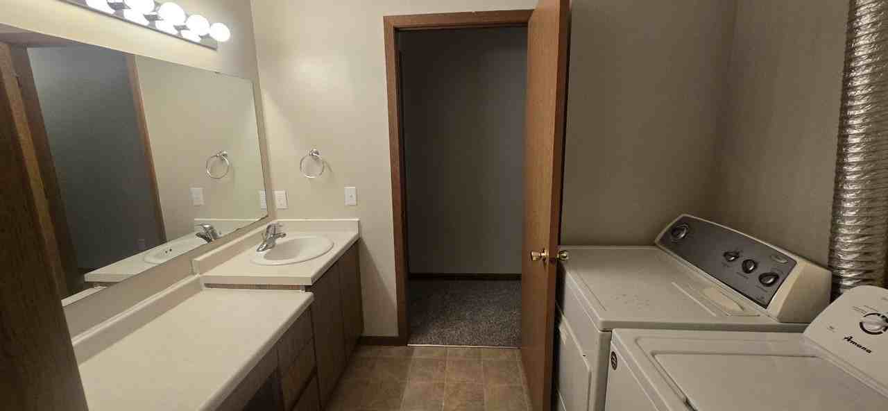 4528 Commercial Avenue #4528 - Photo 2 of 11