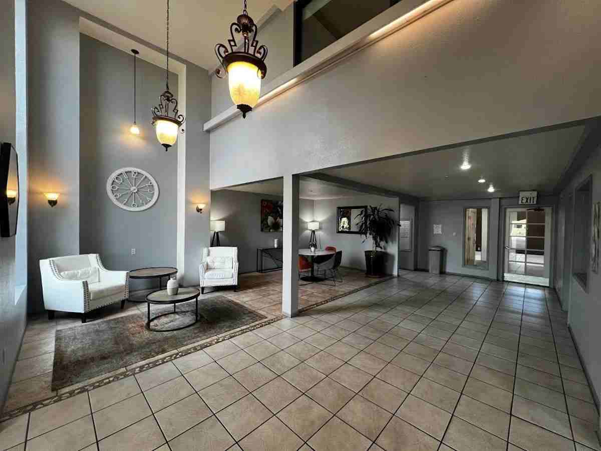 6770 E Carondelet Dr - Photo 7 of 28