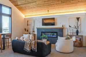 featured image of 2411 Broadway St