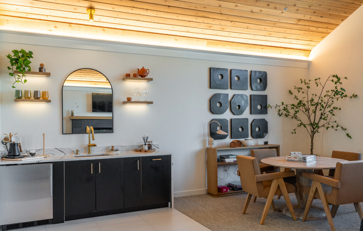 2411 Broadway St - Photo 4 of 14