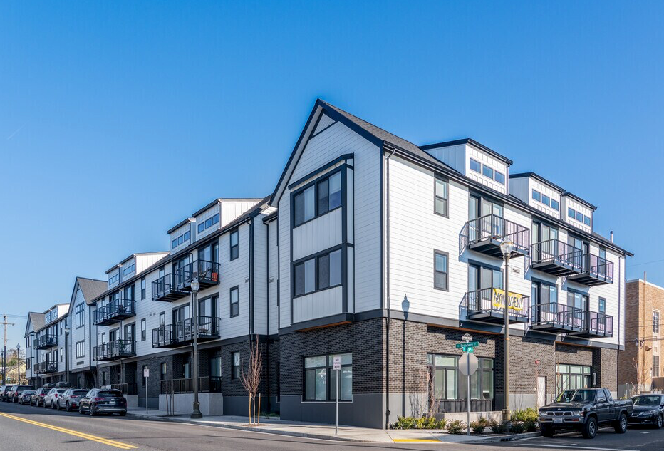 2411 Broadway St - Photo 4 of 14