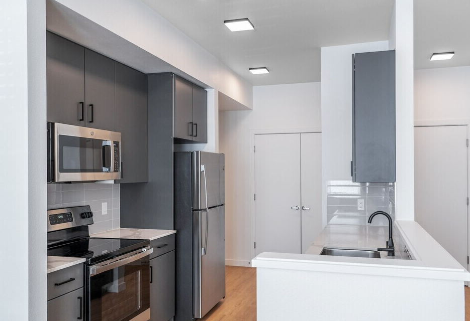 2411 Broadway St - Photo 2 of 14