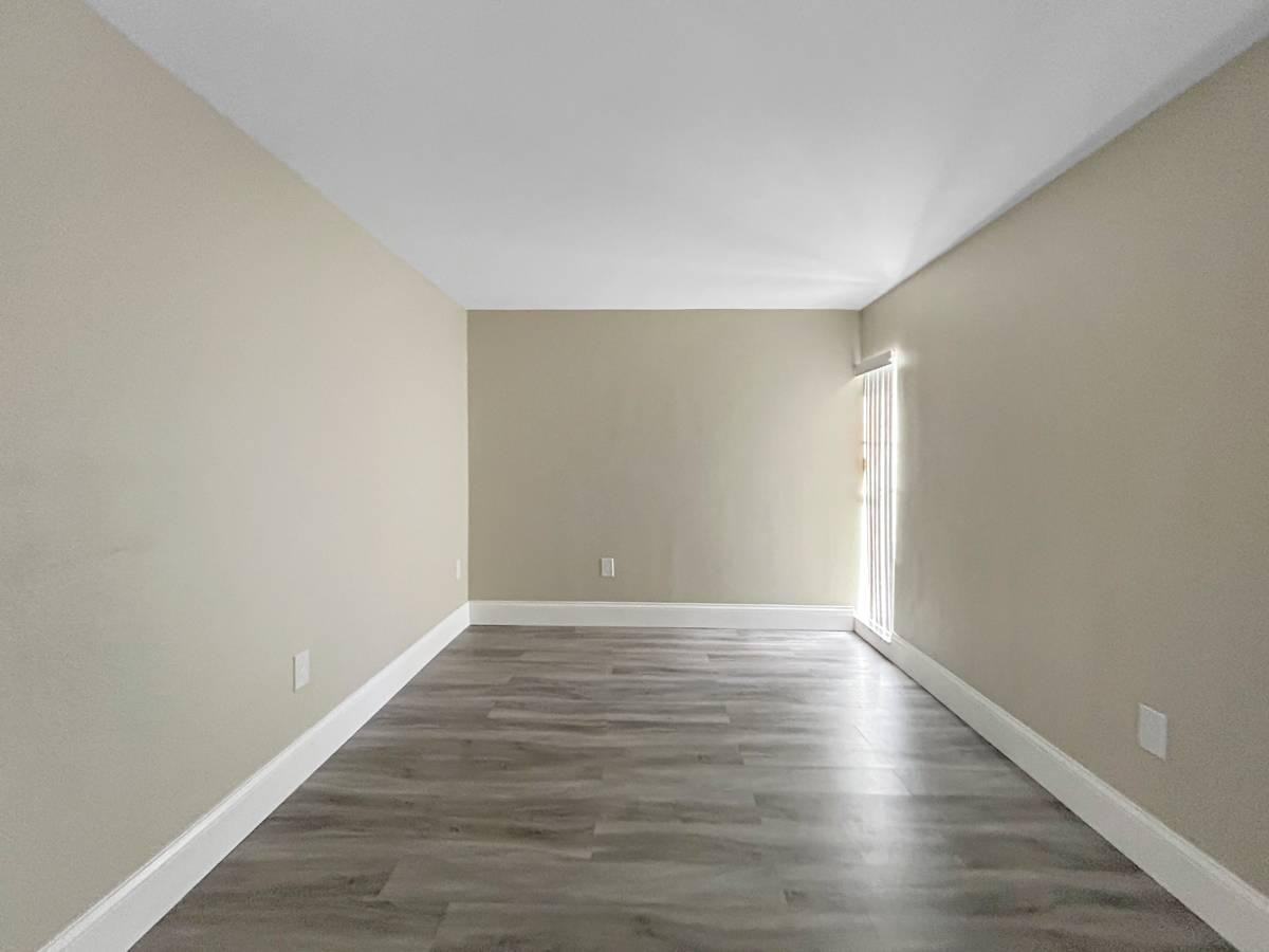 411 Danube Ave - Photo 5 of 50