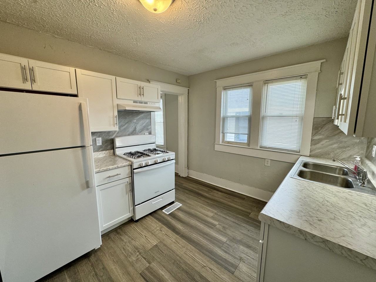 808 E Elm St #1 - Photo 4 of 8