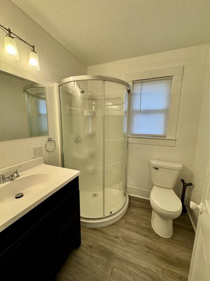 808 E Elm St #1 - Photo 5 of 8