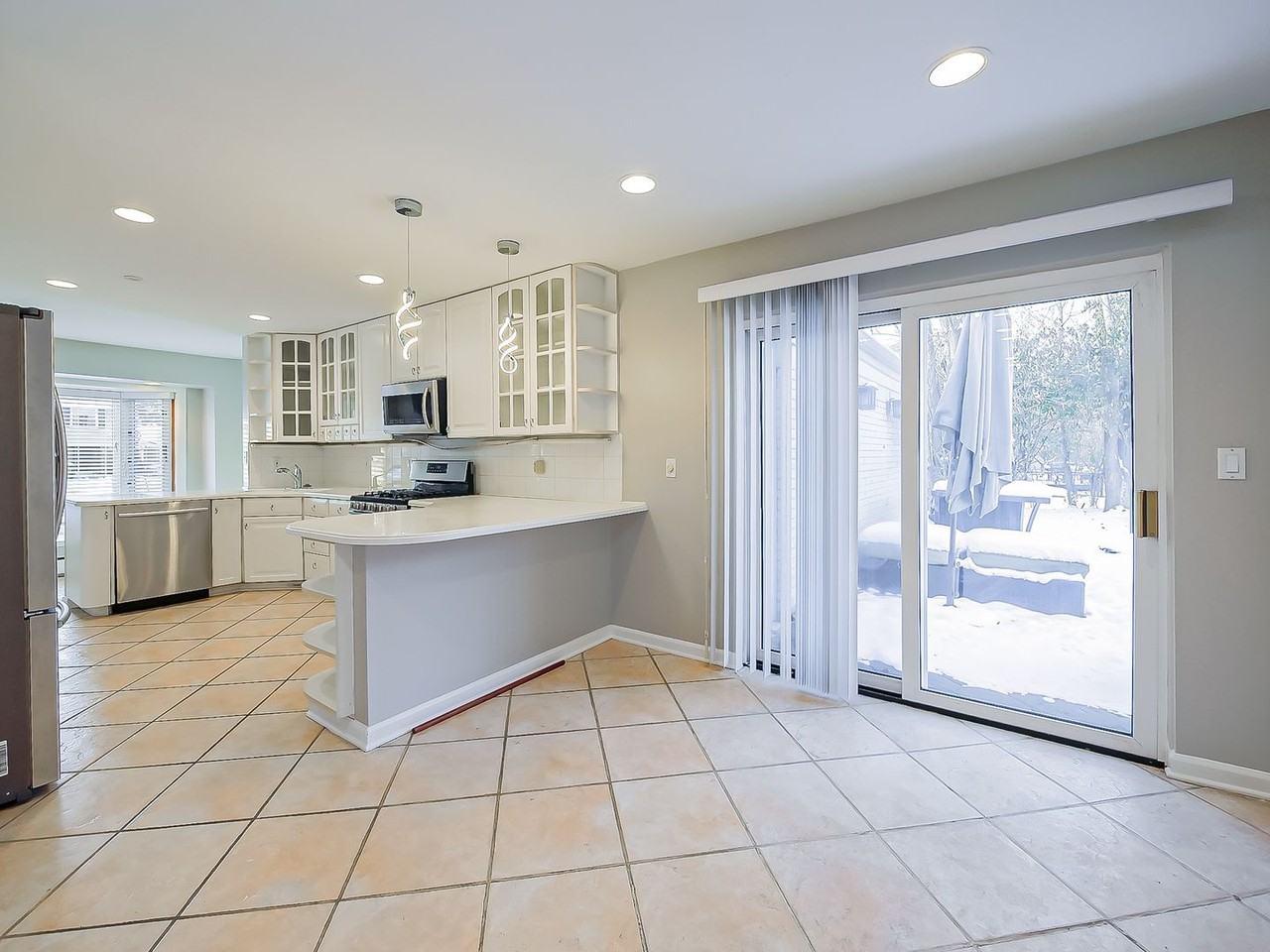 3730 Eastbourne Drive - Photo 7 of 47