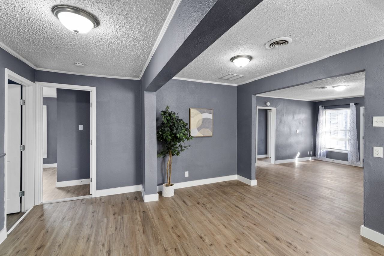 1106 Oak Street #1 - Photo 5 of 11