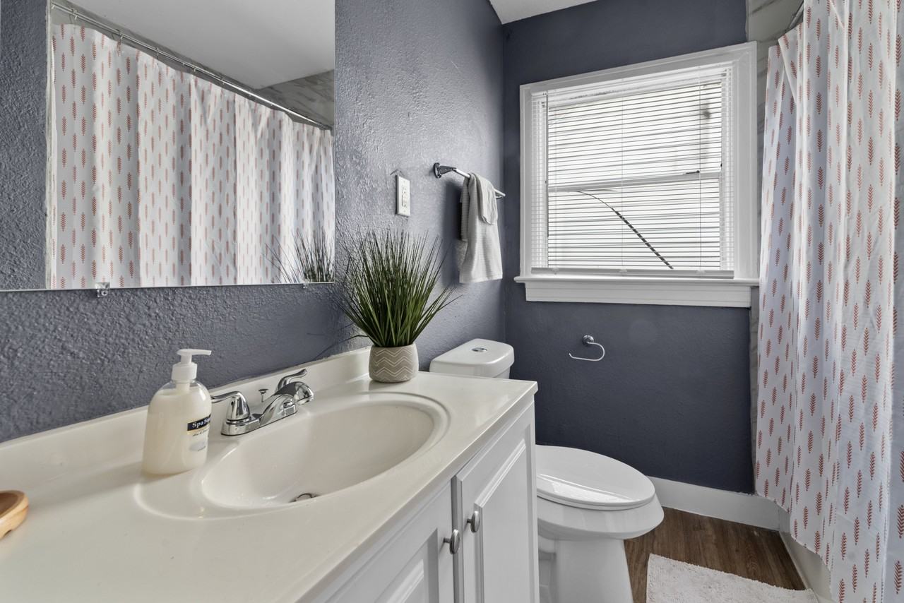 1106 Oak Street #1 - Photo 6 of 11