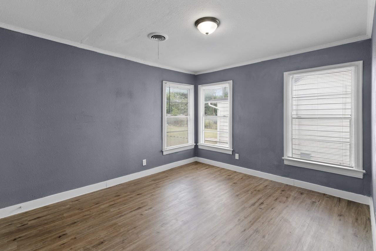 1106 Oak Street #1 - Photo 7 of 11