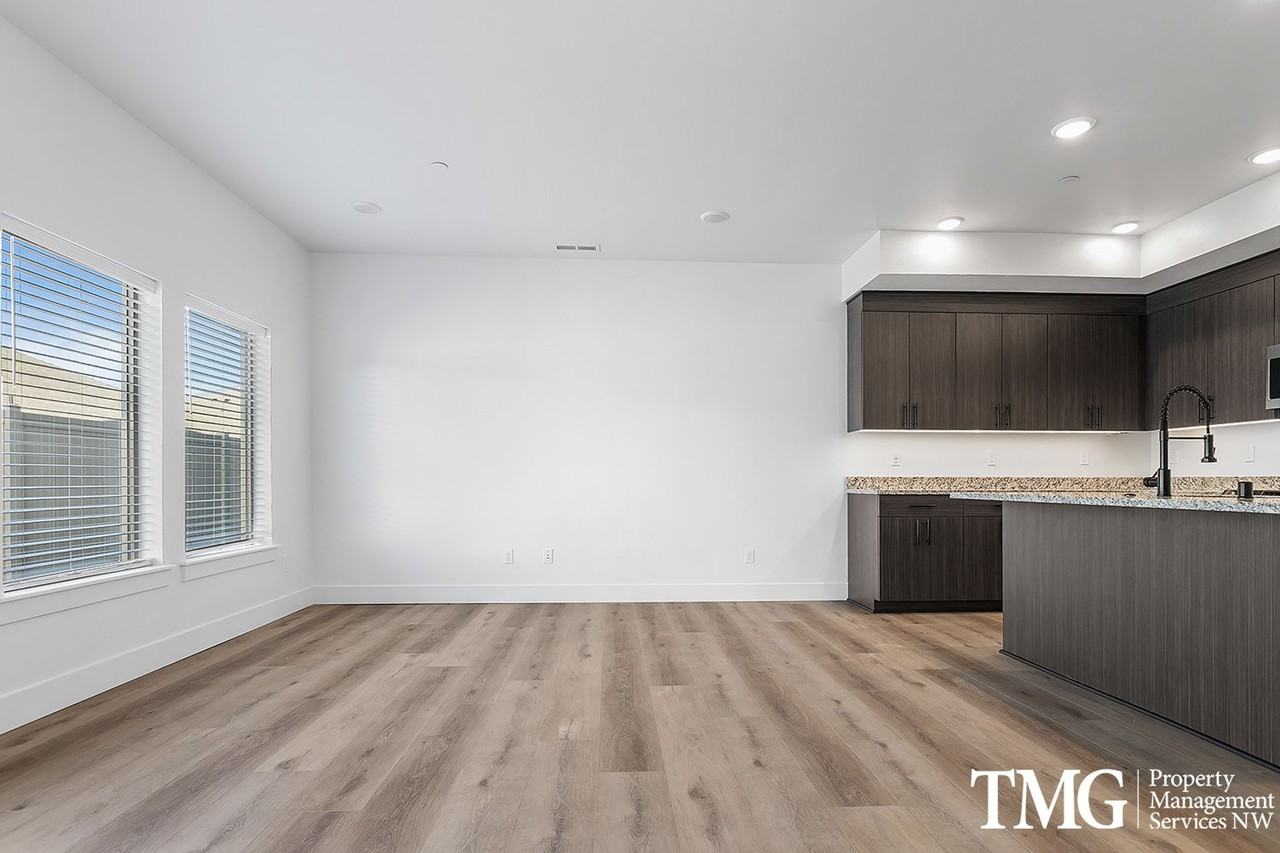 Vintage Park Townhomes - Photo 4 of 34