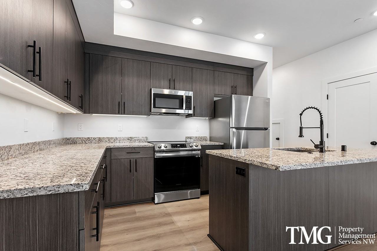 Vintage Park Townhomes - Photo 7 of 34