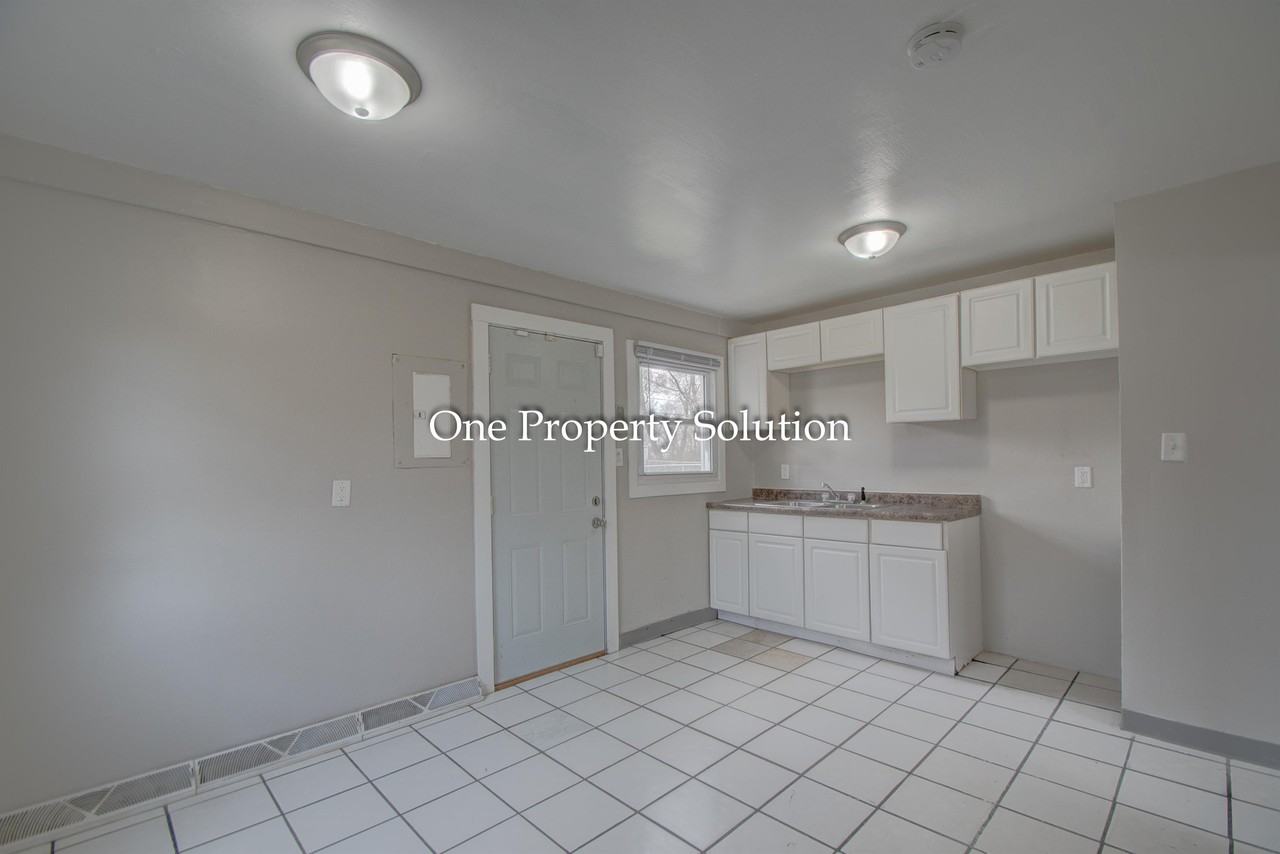 5147 East 10th Avenue #1 - Photo 4 of 23