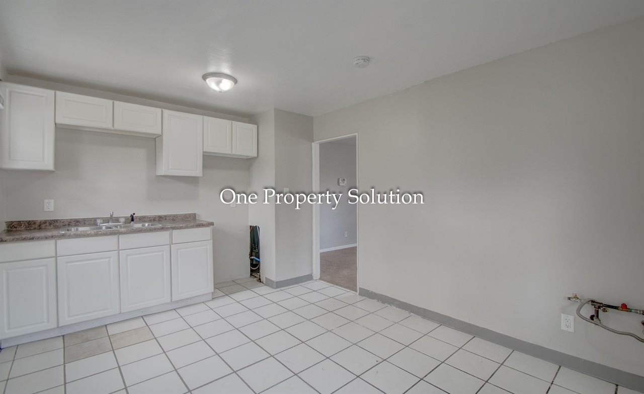 5147 East 10th Avenue #1 - Photo 5 of 23