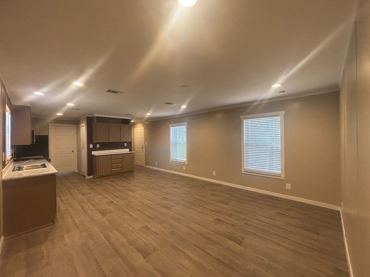 118 East Semands Street - Photo 4 of 28