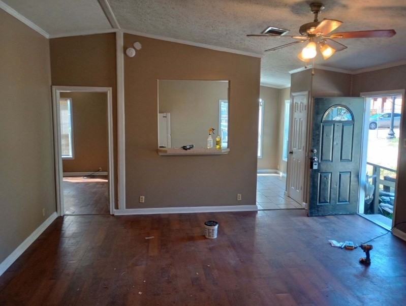 819 W 26th St #819 - Photo 2 of 9