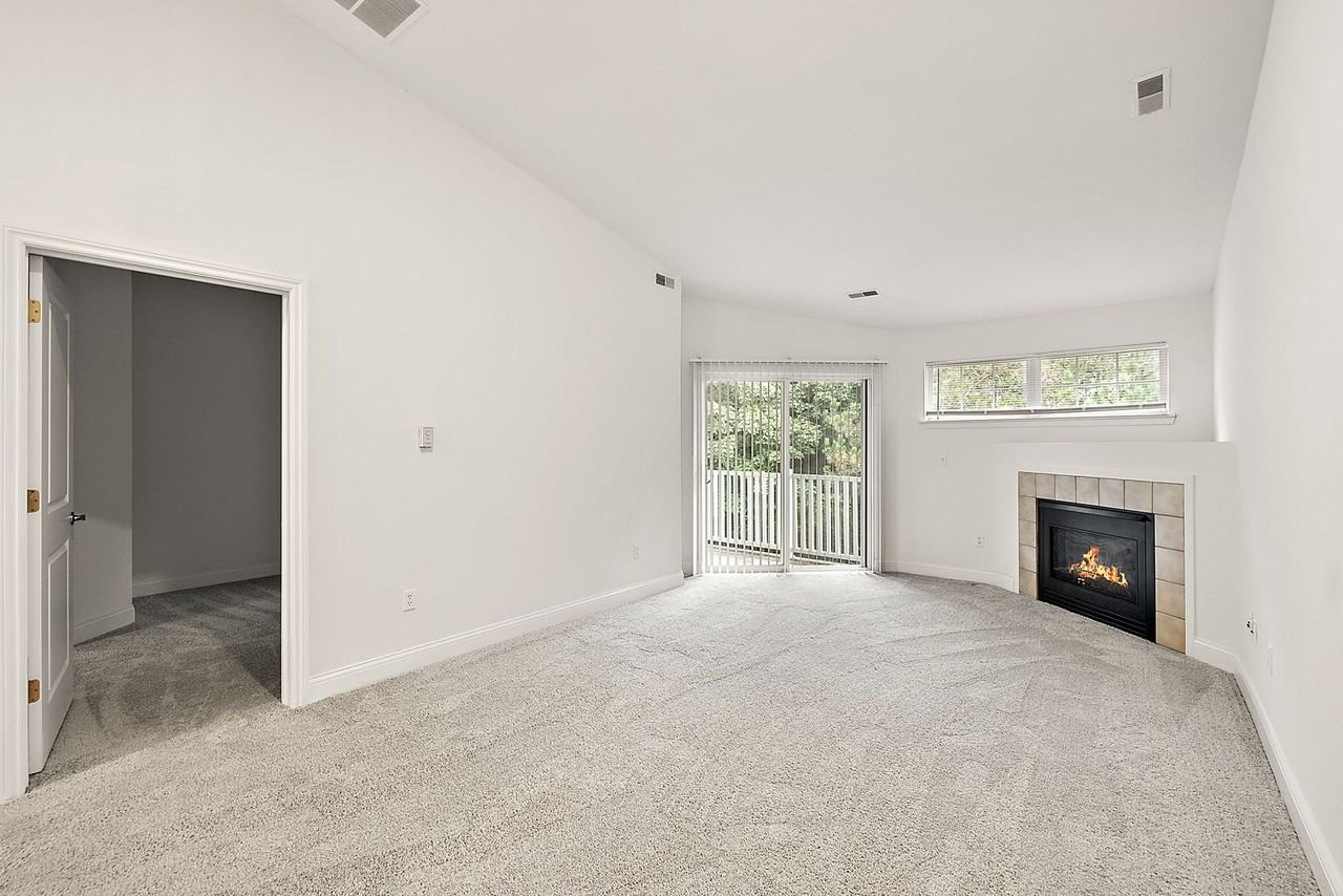 Whispering Lakes Apts - Photo 6 of 50