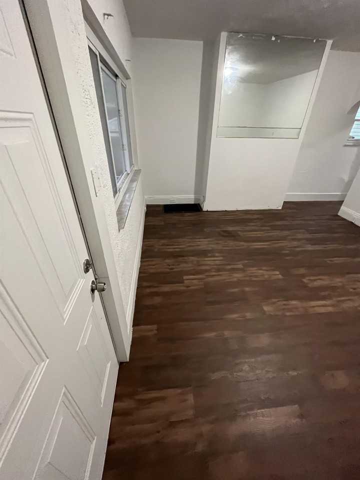 1513 Ridge Avenue #1 - Photo 4 of 42