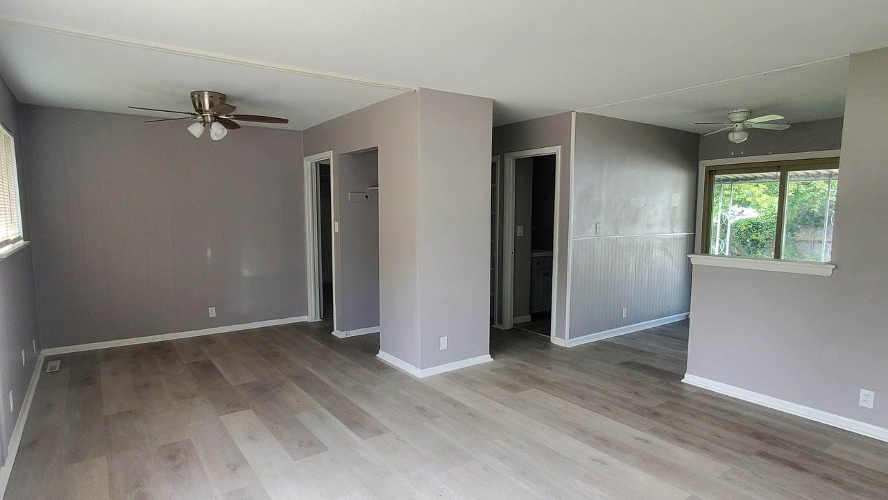 805 E Hemphill Rd #1 - Photo 4 of 21