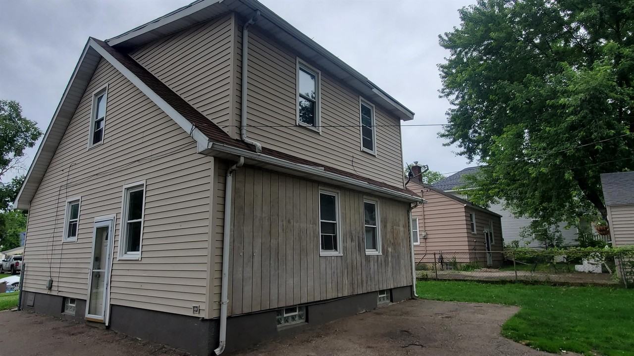 520 Burroughs Ave #1 - Photo 3 of 40