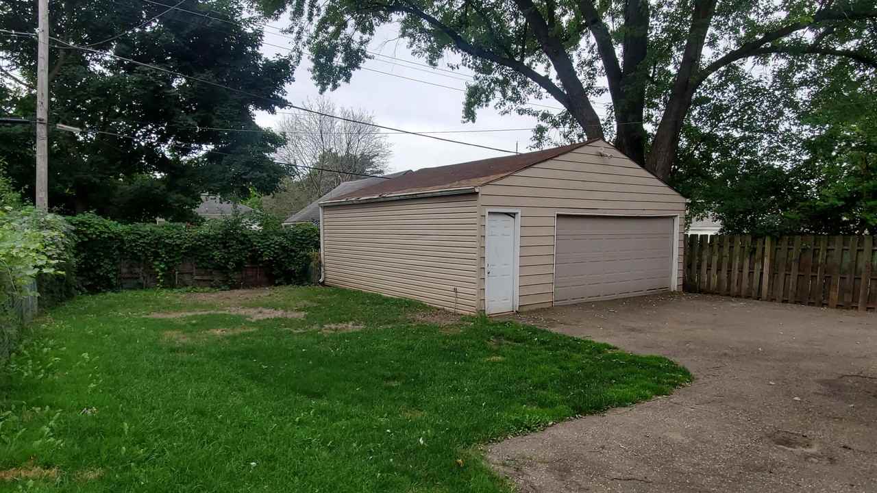 520 Burroughs Ave #1 - Photo 5 of 40