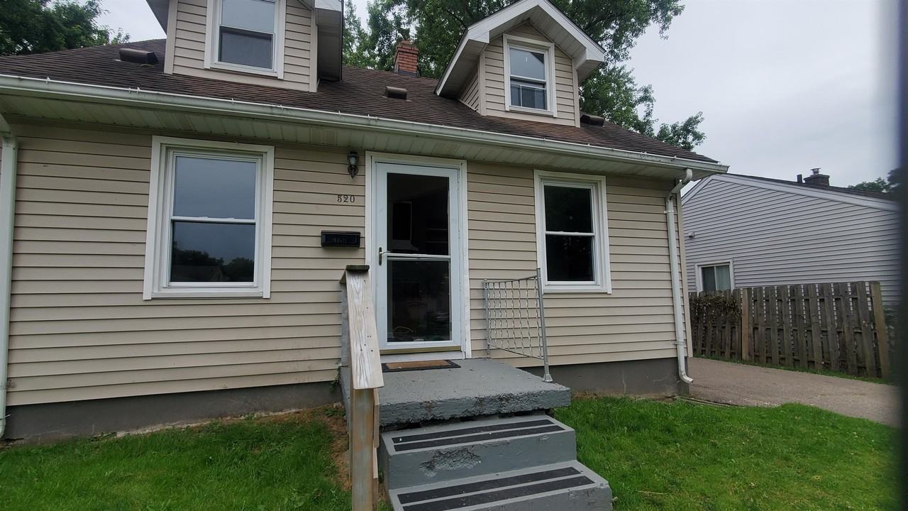 520 Burroughs Ave #1 - Photo 6 of 40