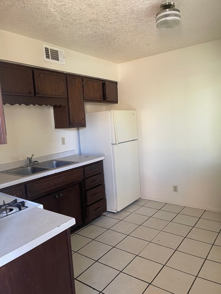 13401 Fruit Ave Ne #B - Photo 2 of 8