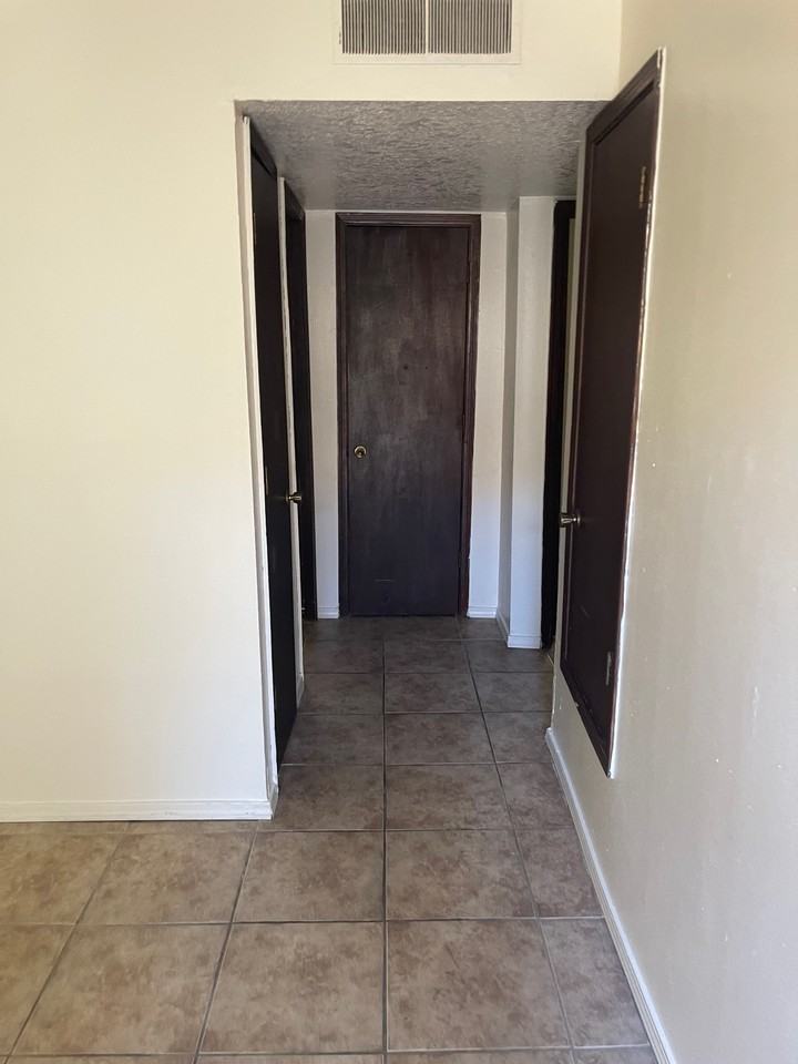 13401 Fruit Ave Ne #B - Photo 4 of 8