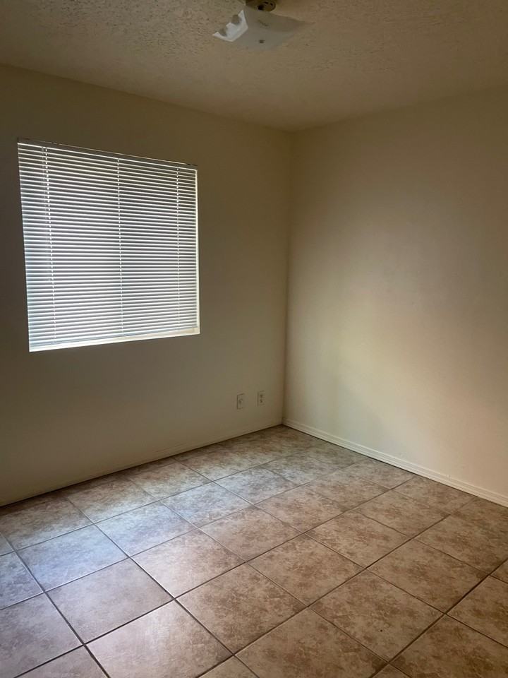 13401 Fruit Ave Ne #B - Photo 5 of 8