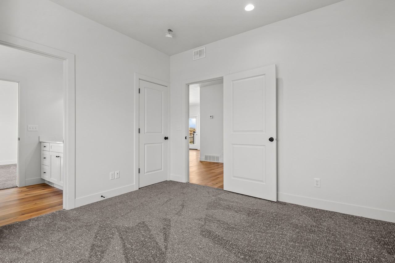 521 W 1760 N #25 - Photo 2 of 35