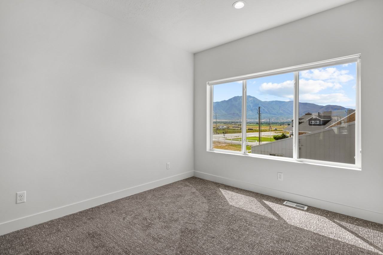 521 W 1760 N #25 - Photo 4 of 35