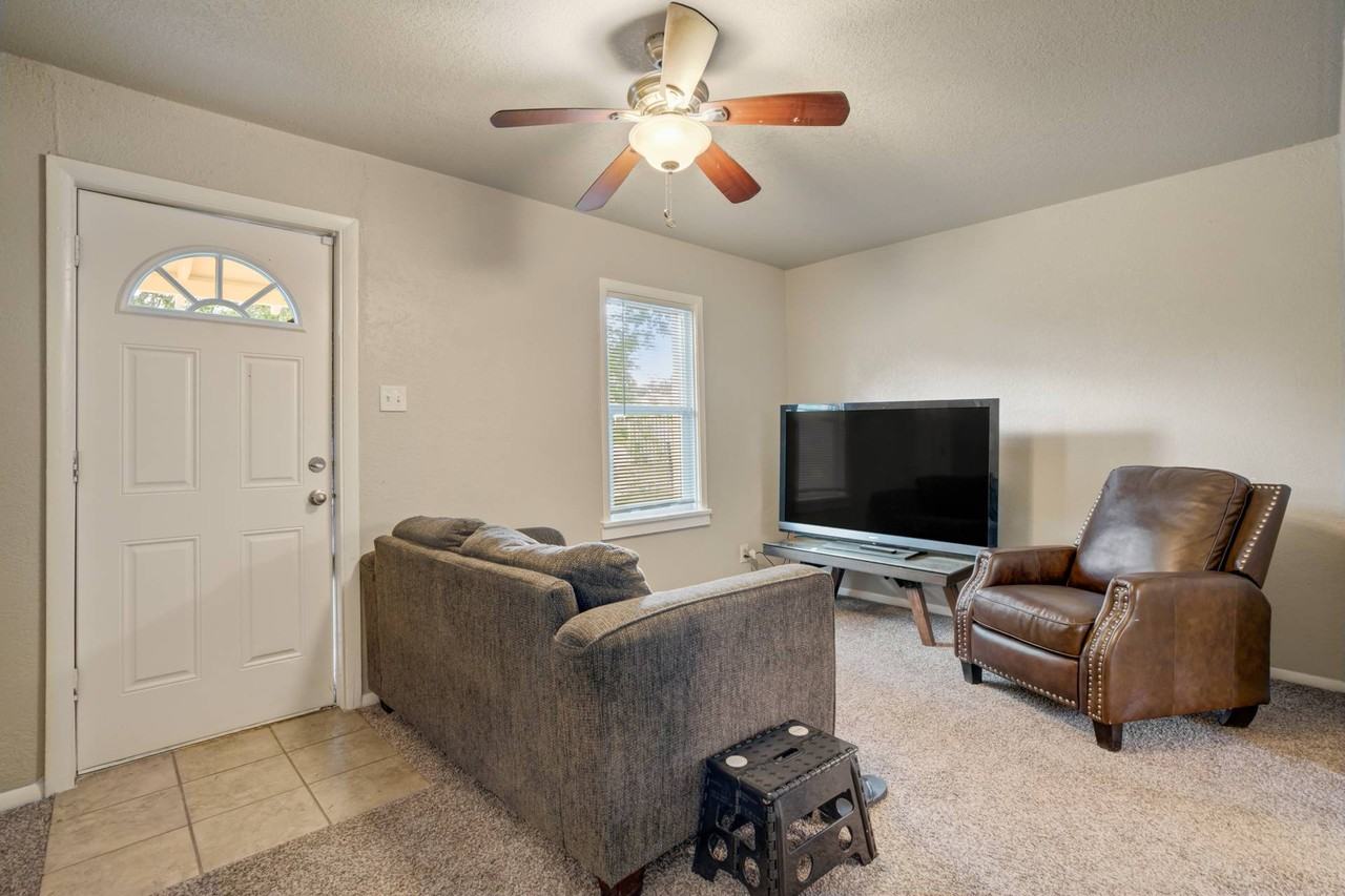 542 W Boulder St #1 - Photo 4 of 12