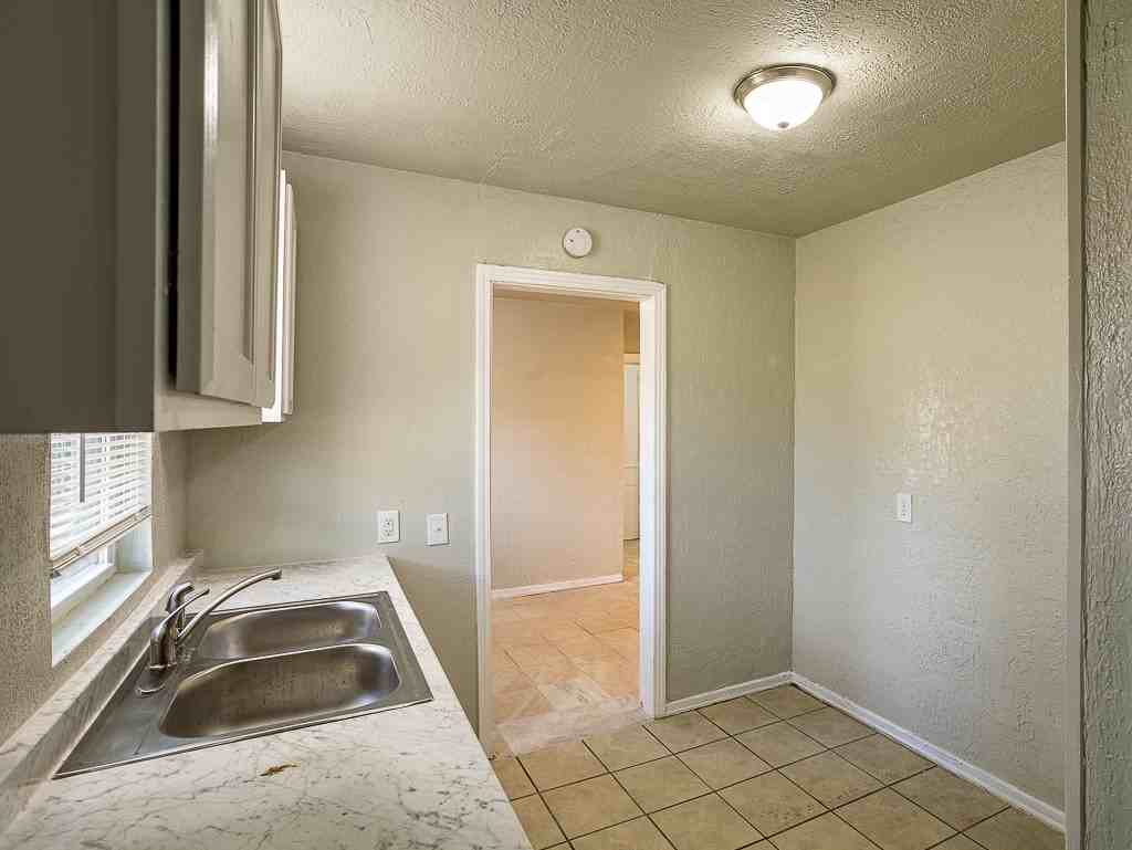 1808 Magnolia St #1 - Photo 6 of 20