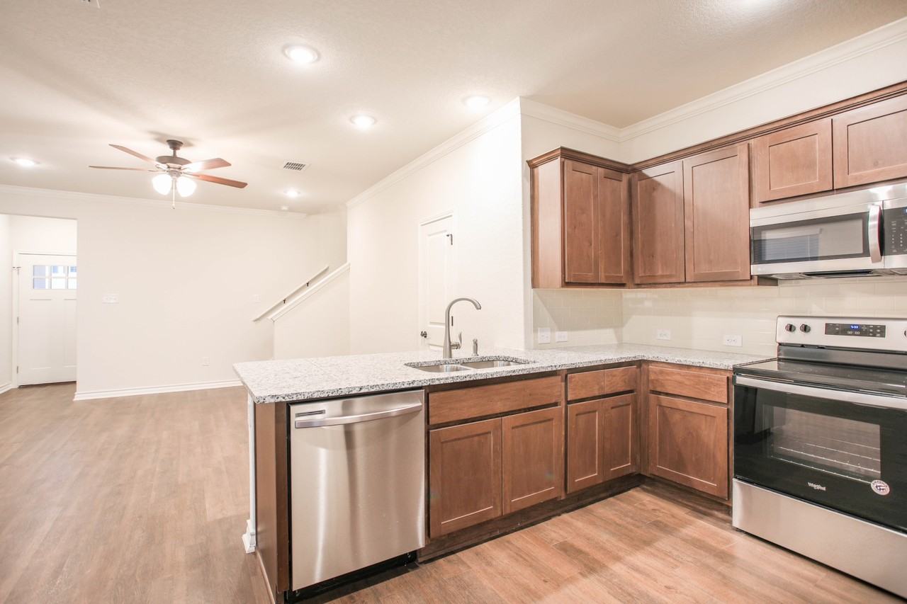 10206 Lynwood Village #102 - Photo 3 of 18