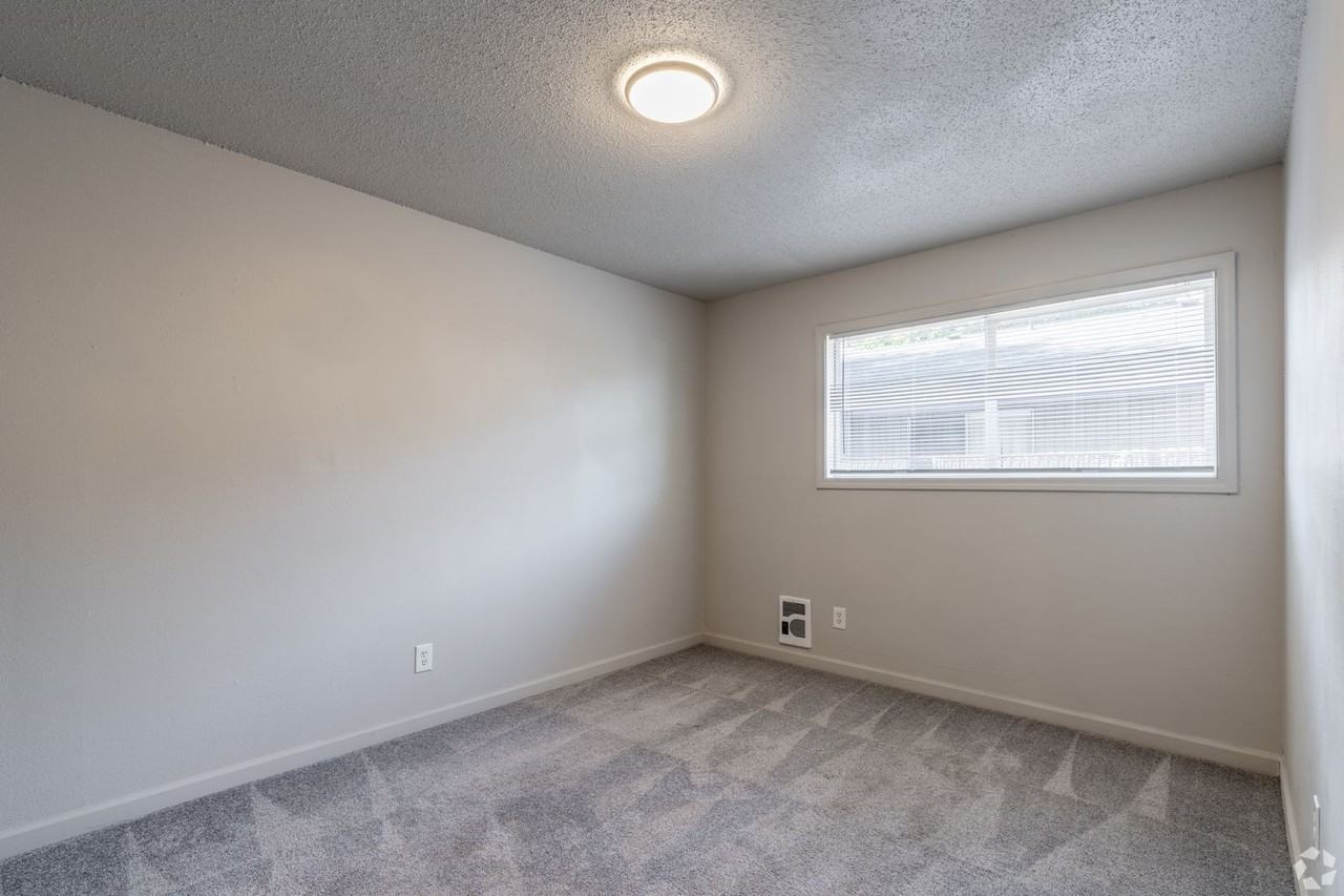 Willow Lake Apartments - Photo 6 of 17