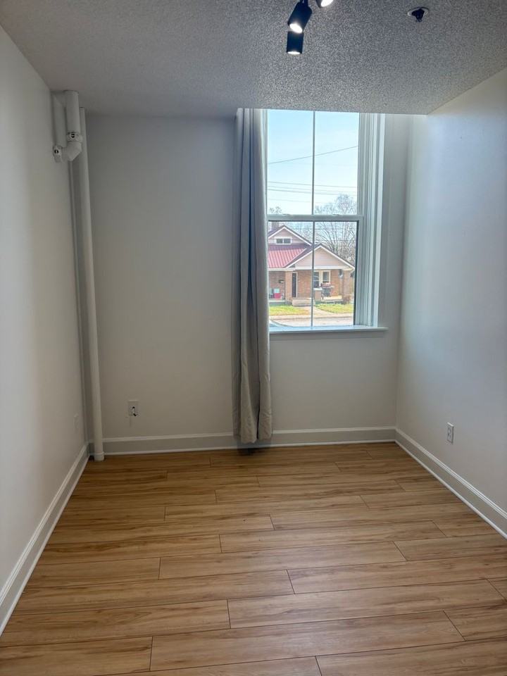 Roosevelt School Apartments - Photo 6 of 9