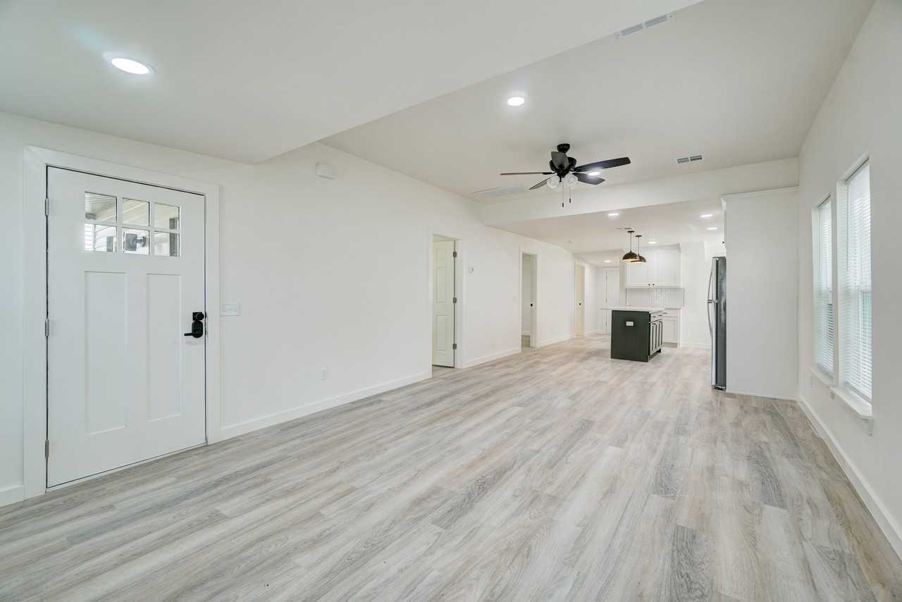 610 Iowa Street #1 - Photo 5 of 18