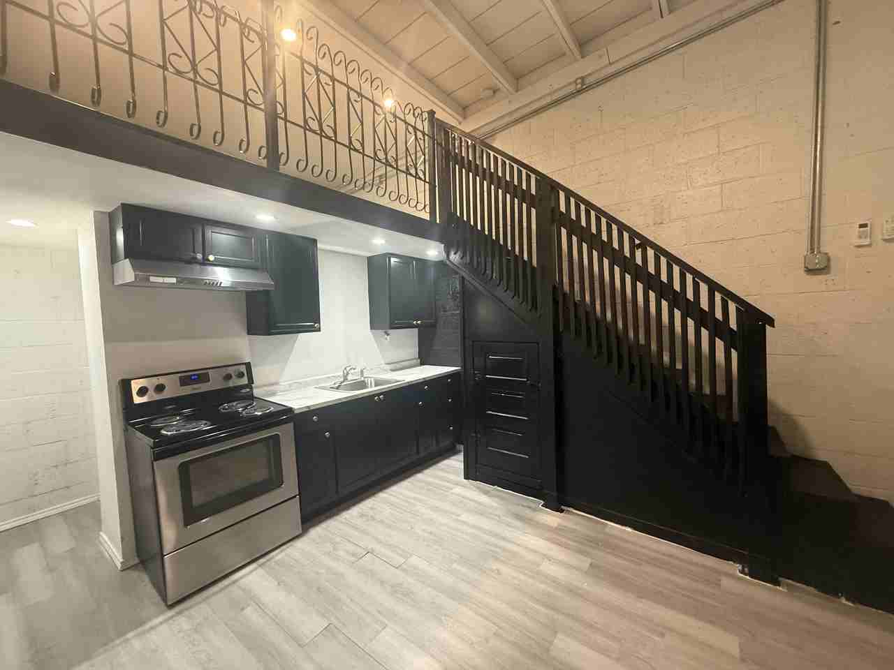 3916 3916 South Presa Street - B3916 S Presa street #B - Photo 2 of 13