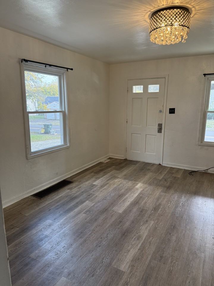 235 E Hillcrest Ave #237 - Photo 4 of 11