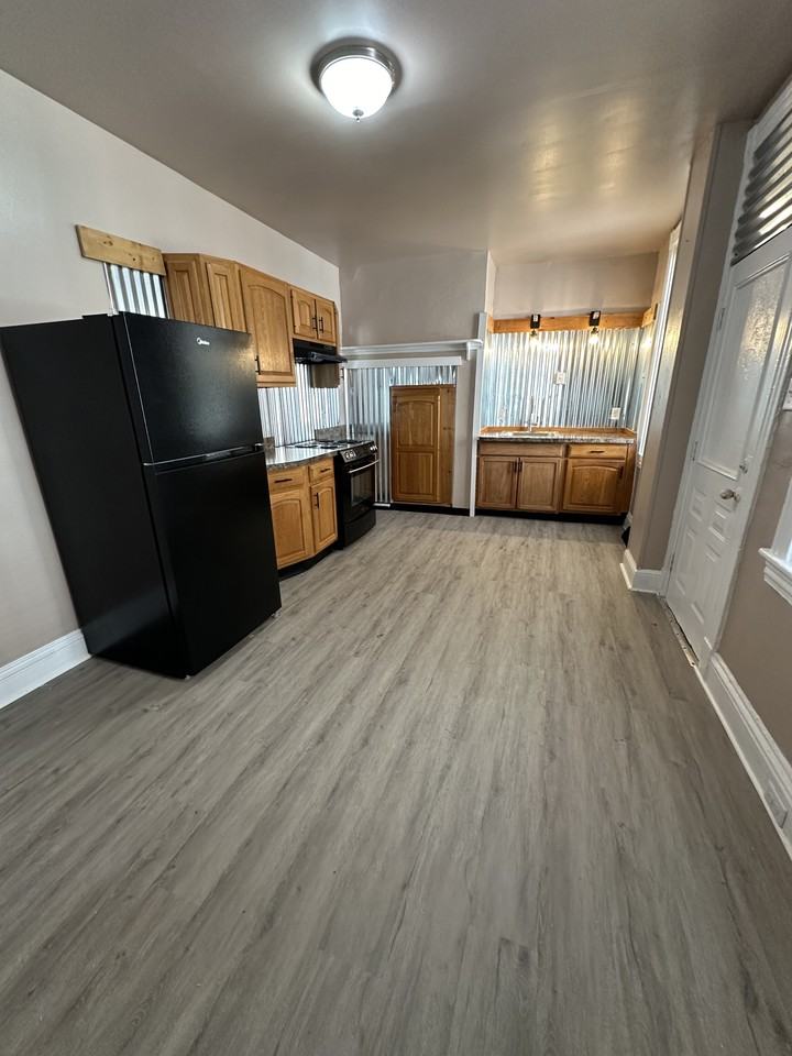 356 Beaver St #1 - Photo 6 of 24